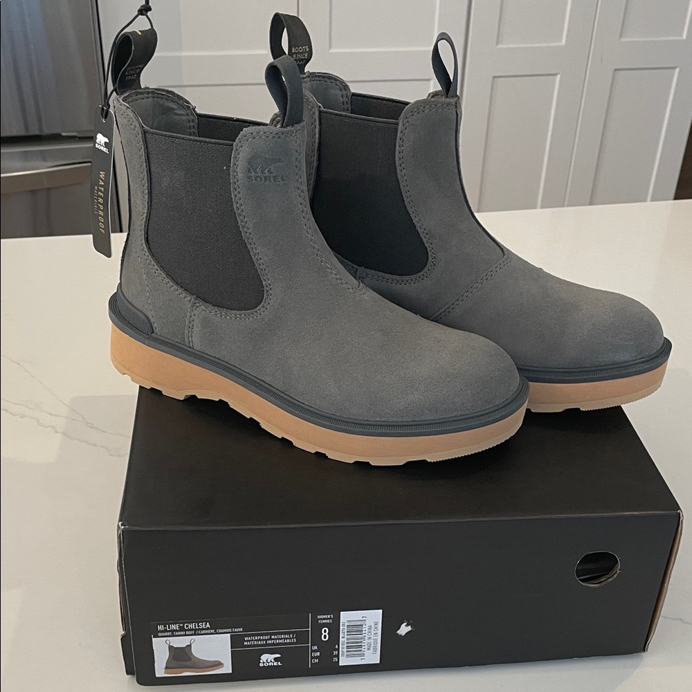 Brand new! Sorel Hi-line Chelsea Boots, 8